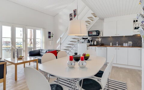 Idunn - 100M to the Fjord: Sol, Design Intérieur, Sol, Plafond, Meubles, Parquet, Appartement, Table Cuisine Et Salle A Manger, Chaise, Salon