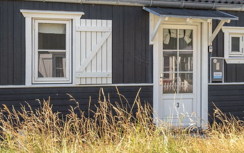 Idunn - 100M to the Fjord: Bleu, Arbuste, Chalet, Couverture De Sol, Jardin, Biens, Ombre, Aménagement Paysager, Ferme, Eco Hôtel