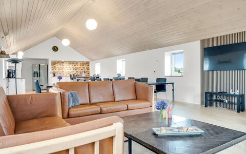 Folkar - 3Km to the Fjord: Meubles, Design Intérieur, Sol, Bois, Sol, Plafond, Parquet, Chaise, Table, Éclairage