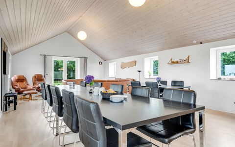 Folkar - 3Km to the Fjord: Meubles, Design Intérieur, Sol, Bois, Sol, Plafond, Parquet, Chaise, Table, Éclairage