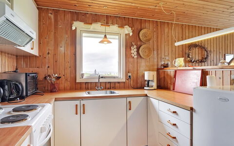 Pavo - 300M to the Fjord: Bois, Design Intérieur, Cuisine, Plafond, Sol, Appareil De Cuisine, Comptoir, Sol, Éclairage, Pièce