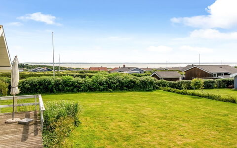 Pavo - 300M to the Fjord: Herbe, Lot Terre, Pelouse, Couverture De Sol, Aménagement Paysager, Jardin, Biens, Cour, Ombre, Parc
