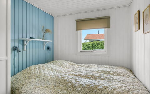 Pavo - 300M to the Fjord: Bois, Design Intérieur, Sol, Sol, Chambre, Plafond, Linge, Lit, Pièce, Literie