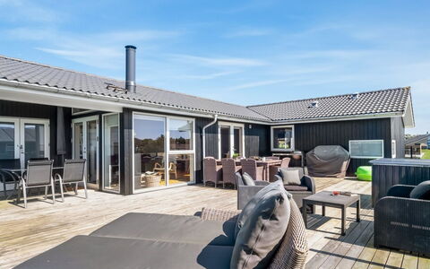 Ginia - 150M to the Fjord: Plafond, Sol, Design Intérieur, Sol, Composite, Meubles, Recours, Hôtel, Conception, Daylighting