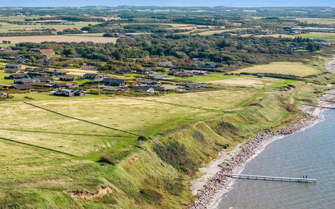 Ginia - 150M to the Fjord: Herbe, Maison, Toit, Domicile, Chalet, Arbuste, Lot Terre, Zone Rurale, Ferme