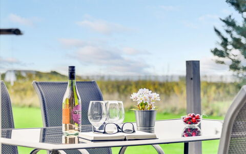 Ginia - 150M to the Fjord: Meubles, Mobilier De Jardin, Chaise, Table, Tableau De Plein Air, Patio, Table Cuisine Et Salle A Manger, Accoudoir, Table Basse, Restaurant