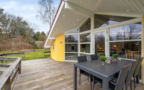 Sesto - 300M to the Fjord: Meubles, Design Intérieur, Sol, Bois, Sol, Plafond, Parquet, Chaise, Table, Éclairage