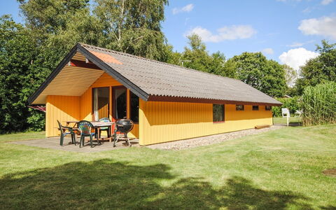 Naema - 600M to the Fjord: Maison, Domicile, Toit, Zone Résidentielle, Chalet, Biens, Ferme, Pelouse, Aménagement Paysager, Siding