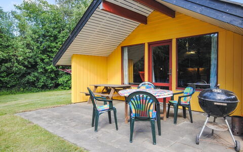 Naema - 600M to the Fjord: Maison, Domicile, Toit, Zone Résidentielle, Chalet, Biens, Ferme, Pelouse, Aménagement Paysager, Siding