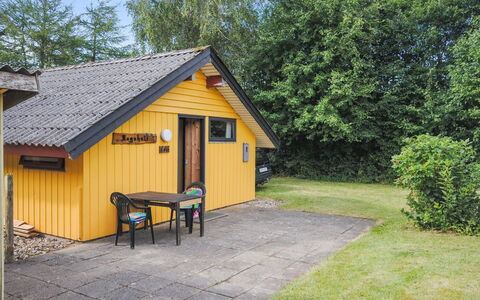 Naema - 600M to the Fjord: Maison, Domicile, Toit, Zone Résidentielle, Chalet, Biens, Ferme, Pelouse, Aménagement Paysager, Siding