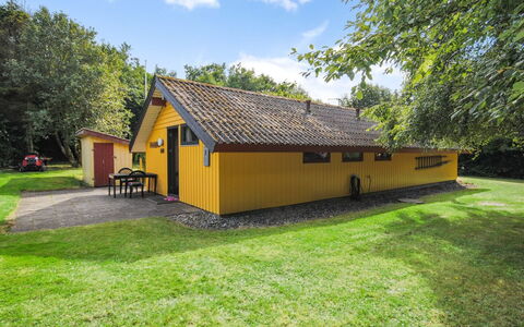 Naema - 600M to the Fjord: Maison, Domicile, Toit, Zone Résidentielle, Chalet, Biens, Ferme, Pelouse, Aménagement Paysager, Siding