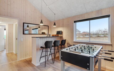 Sibbe - 500M to the Fjord: Bois, Plafond, Design Intérieur, Luminaire, Sol, Domicile, Sol, Cuisine, Pièce, Parquet