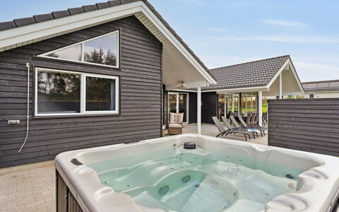 Sibbe - 500M to the Fjord: Domicile, Siding, Biens, Plate-Forme, Conception, Recours, Piscine, Mobilier De Jardin, Patio, Porche