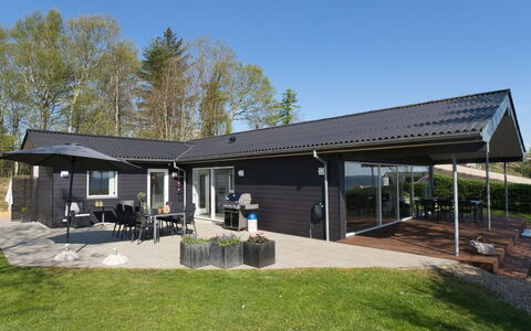 Elissa - 50M to the Fjord: Meubles, Design Intérieur, Sol, Bois, Sol, Plafond, Parquet, Chaise, Table, Éclairage