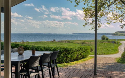 Elissa - 50M to the Fjord: Meubles, Design Intérieur, Sol, Bois, Sol, Plafond, Parquet, Chaise, Table, Éclairage