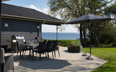 Elissa - 50M to the Fjord: Meubles, Design Intérieur, Sol, Bois, Sol, Plafond, Parquet, Chaise, Table, Éclairage