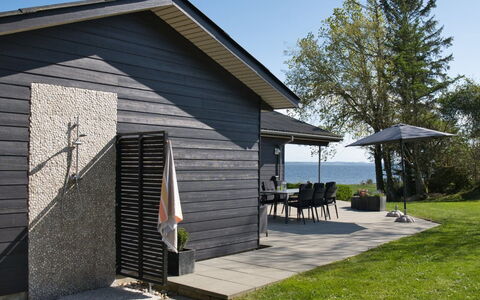 Elissa - 50M to the Fjord: Meubles, Design Intérieur, Sol, Bois, Sol, Plafond, Parquet, Chaise, Table, Éclairage