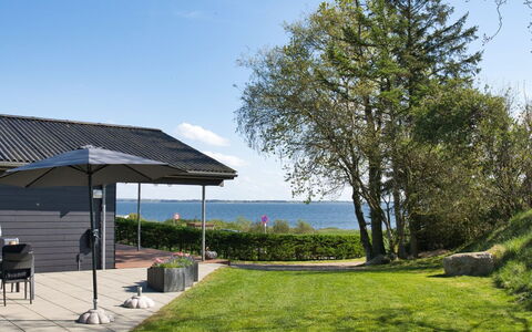 Elissa - 50M to the Fjord: Meubles, Design Intérieur, Sol, Bois, Sol, Plafond, Parquet, Chaise, Table, Éclairage