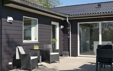 Elissa - 50M to the Fjord: Meubles, Design Intérieur, Sol, Bois, Sol, Plafond, Parquet, Chaise, Table, Éclairage