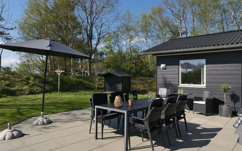 Elissa - 50M to the Fjord: Meubles, Design Intérieur, Sol, Bois, Sol, Plafond, Parquet, Chaise, Table, Éclairage