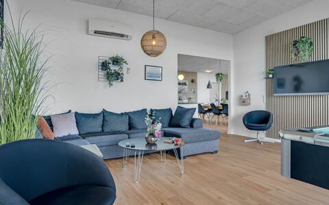 Eloise - 50M to the Fjord: Architecture, Toit, Domicile, Composite, Daylighting, Siding, Allée