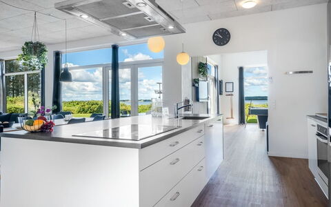 Eloise - 50M to the Fjord: Architecture, Toit, Domicile, Composite, Daylighting, Siding, Allée
