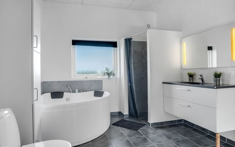 Eloise - 50M to the Fjord: Architecture, Toit, Domicile, Composite, Daylighting, Siding, Allée