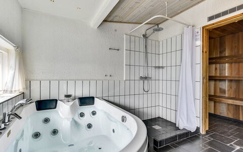 Sylvelin - 400M to the Fjord: Design Intérieur, Luminaire Plomberie, Sol, Baignoire, Sol, Bois, Plafond, Salle De Bains, Meubles, Pièce