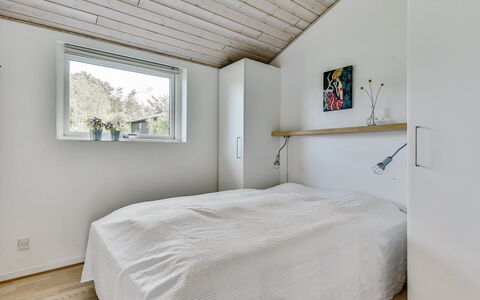 Sylvelin - 400M to the Fjord: Mur, Bois, Plafond, Chambre, Design Intérieur, Sol, Lit, Sol, Drap De Lit, Literie