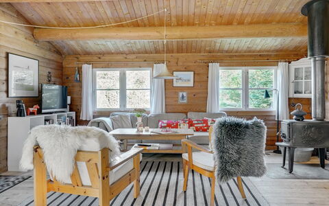 Thrine - 100M to the Fjord: Bleu, Arbuste, Chalet, Couverture De Sol, Jardin, Biens, Ombre, Aménagement Paysager, Ferme, Eco Hôtel
