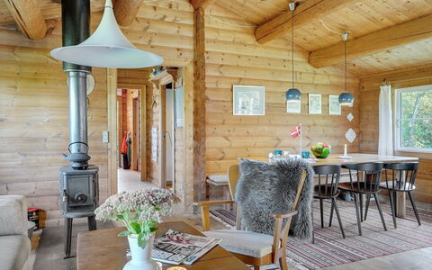 Thrine - 100M to the Fjord: Bleu, Arbuste, Chalet, Couverture De Sol, Jardin, Biens, Ombre, Aménagement Paysager, Ferme, Eco Hôtel