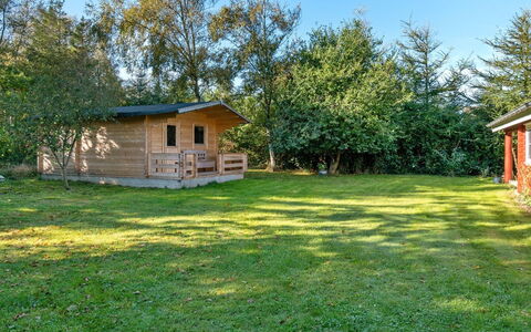 Thrine - 100M to the Fjord: Bois, Toit, Maison, Chalet, Porte, Domicile, Siding, Lot Terre, Batiments Jardin, Cabanon