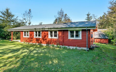 Thrine - 100M to the Fjord: Bois, Toit, Maison, Chalet, Porte, Domicile, Siding, Lot Terre, Batiments Jardin, Cabanon