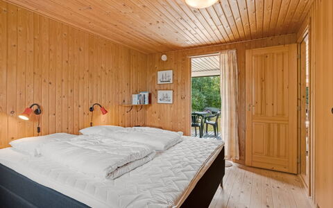 Brimi - 450M from the Sea: Chambre, Lit, Bois, Design Intérieur, Plafond, Drap De Lit, Pièce, Meubles, Literie, Sol