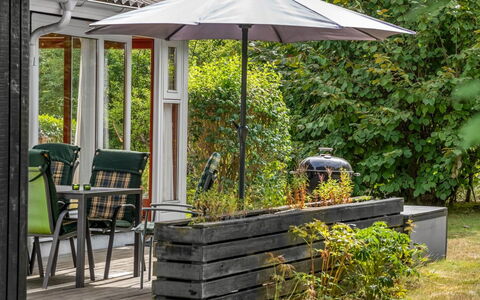 Brimi - 450M from the Sea: Meubles, Mobilier De Jardin, Pot De Fleur, Jardin, Arbuste, Tableau De Plein Air, Chaise, Parapluie, Plante D'Appartement