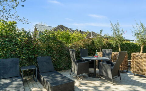 Elba - 100M from the Sea: Piscine, Mobilier De Jardin, Meubles, Recours, Dalle, Eco Hôtel, Ombre, Chaise, Loisir, Biens