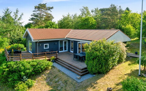 Amai - 1.5Km from the Sea: Toit, Maison, Domicile, Chalet, Siding, Biens, Allée, Batiments Jardin, Cour, Cabanon