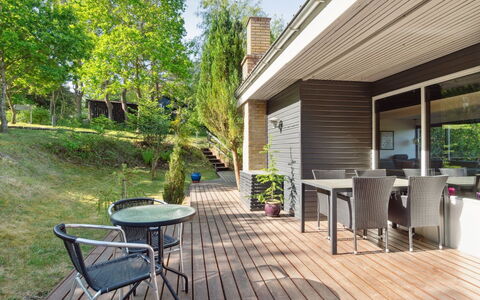 Amai - 1.5Km from the Sea: Toit, Maison, Domicile, Chalet, Siding, Biens, Allée, Batiments Jardin, Cour, Cabanon