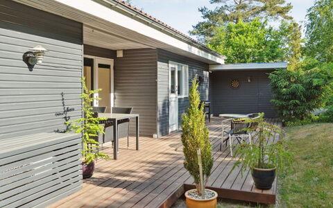 Amai - 1.5Km from the Sea: Toit, Maison, Domicile, Chalet, Siding, Biens, Allée, Batiments Jardin, Cour, Cabanon