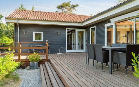 Amai - 1.5Km from the Sea: Toit, Maison, Domicile, Chalet, Siding, Biens, Allée, Batiments Jardin, Cour, Cabanon