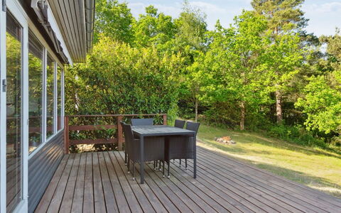 Amai - 1.5Km from the Sea: Toit, Maison, Domicile, Chalet, Siding, Biens, Allée, Batiments Jardin, Cour, Cabanon
