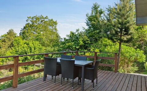 Amai - 1.5Km from the Sea: Toit, Maison, Domicile, Chalet, Siding, Biens, Allée, Batiments Jardin, Cour, Cabanon