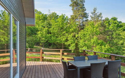 Amai - 1.5Km from the Sea: Toit, Maison, Domicile, Chalet, Siding, Biens, Allée, Batiments Jardin, Cour, Cabanon