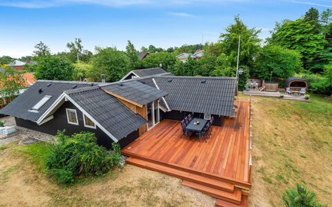 Stefani - 1Km from the Sea: Toit, Maison, Domicile, Chalet, Biens, Ombre, Dur, Conception, Siding, Plate-Forme