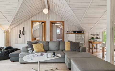 Stefani - 1Km from the Sea: Bois, Sol, Design Intérieur, Plafond, Meubles, Canapé, Sol, Salon, Domicile, Parquet
