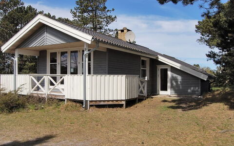 Alfride - 350M from the Sea: Toit, Maison, Domicile, Chalet, Siding, Biens, Allée, Batiments Jardin, Cour, Cabanon