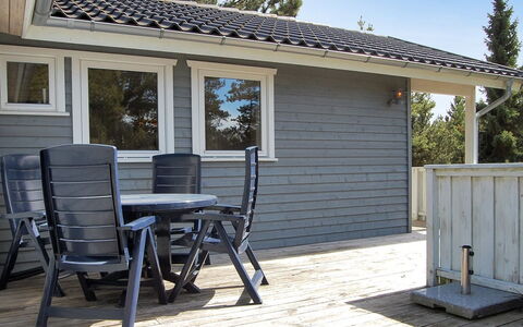 Alfride - 350M from the Sea: Toit, Maison, Domicile, Chalet, Siding, Biens, Allée, Batiments Jardin, Cour, Cabanon