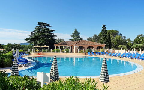 Les Parcs de Grimaud: L'Eau, Ciel, Plante, Piscine, Arbre, Loisir, Paysage, Ville Resort