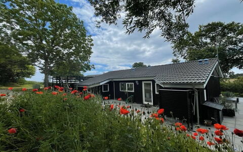 Lilla - 120M from the Sea