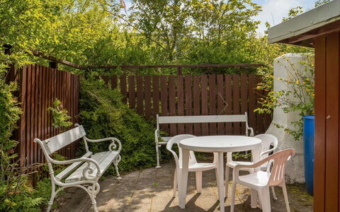 Vian - 200M from the Sea: Meubles, Mobilier De Jardin, Tableau De Plein Air, Chaise, Jardin, Ombre, Arrière-Cour, Tache De Bois, Cour, Table Cuisine Et Salle A Manger